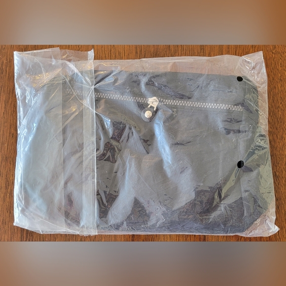 Waterproof Sling Tote Bag | Crossbody/Shoulder | New - Picture 3 of 4